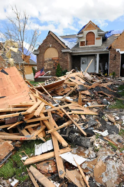 Zerstörung nach Tornados in Saint Louis — Stockfoto