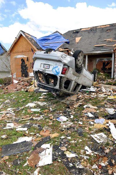 Vernietiging Nadat Tornado's sloeg saint louis — Stockfoto