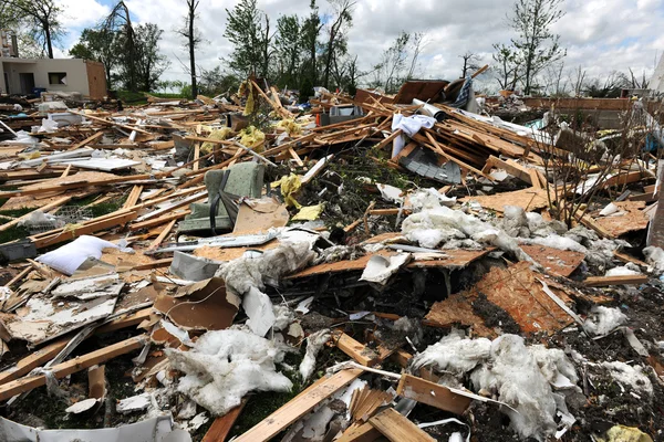 Destrucción después de que Tornados golpearan San Luis — Foto de Stock