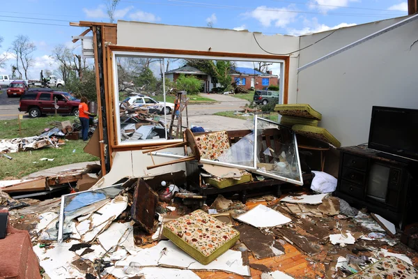 Aufräumarbeiten nach Tornados — Stockfoto