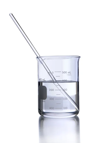 Vaso de precipitados de laboratorio y agitador — Foto de Stock