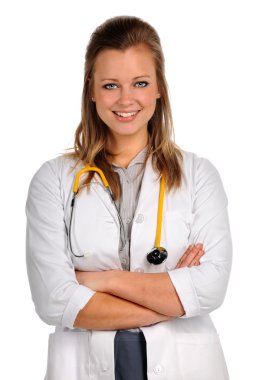 Kadın doktor gülümsüyor