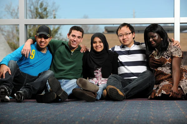 Diverse groep van jonge — Stockfoto