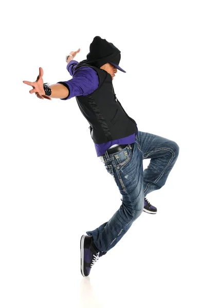 Хіп-хоп танцівниця стрибає — стокове фото
