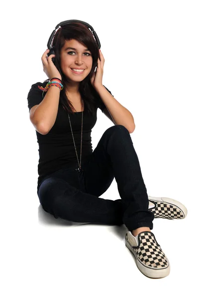 Adolescente hispana con auriculares — Foto de Stock