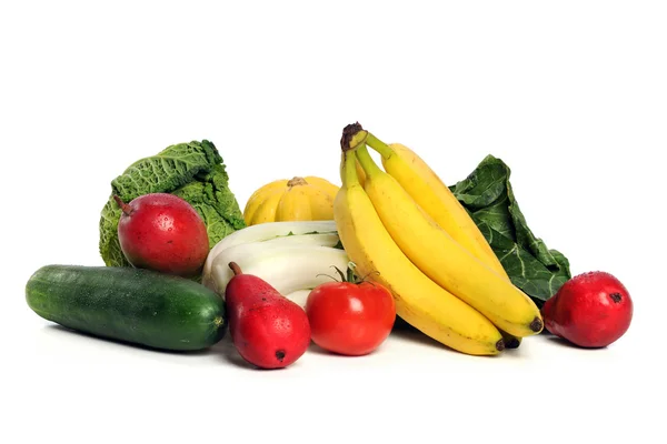 Vruchten en vegetales over Wit — Stockfoto
