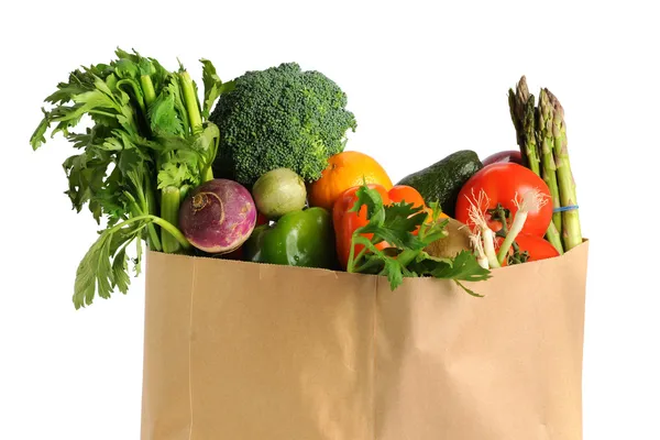 Kruidenier zak met groenten en fruit — Stockfoto