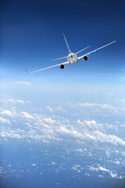 Jet Airliner в полете — стоковое фото