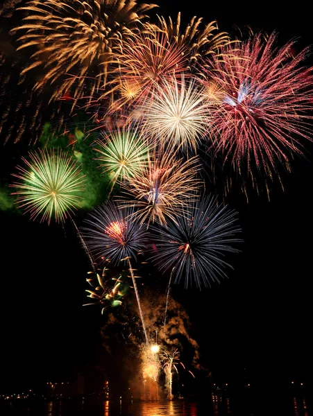 Birden çok renk Fireworks — Stok fotoğraf