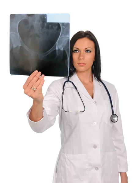Arzt schaut sich Röntgenfilm an — Stockfoto