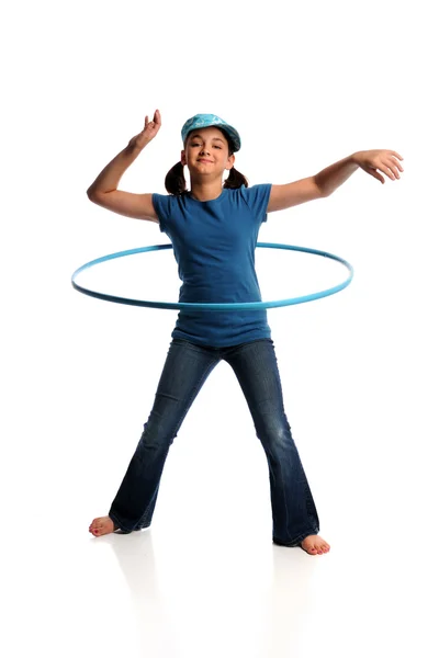 Giovane ragazza con hula hoop — Foto Stock