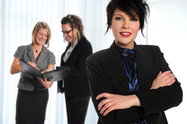 Geschäftsfrauen im Amt — Stockfoto