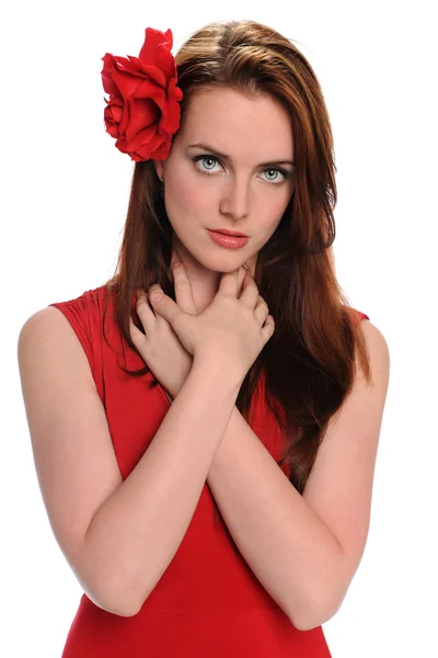 Bela jovem mulher com rosa vermelha — Fotografia de Stock