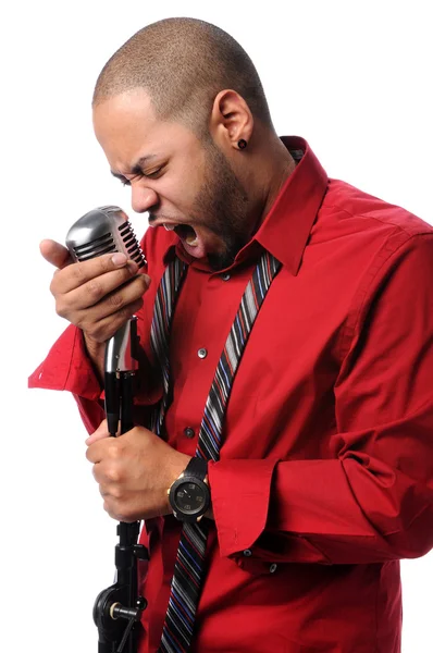 Homem cantando no microfone vintage — Fotografia de Stock