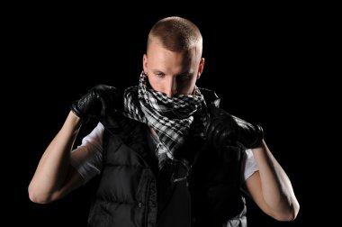 eşarp ile hip hop dans