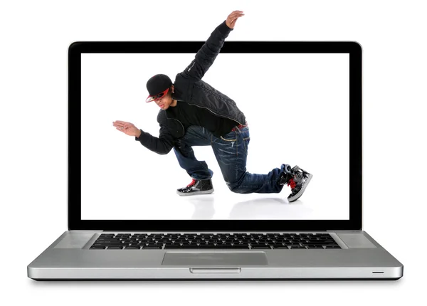 Ноутбук с танцором хип-хопа — стоковое фото