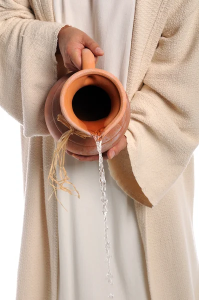 Les mains de Jésus versant de l'eau — Photo