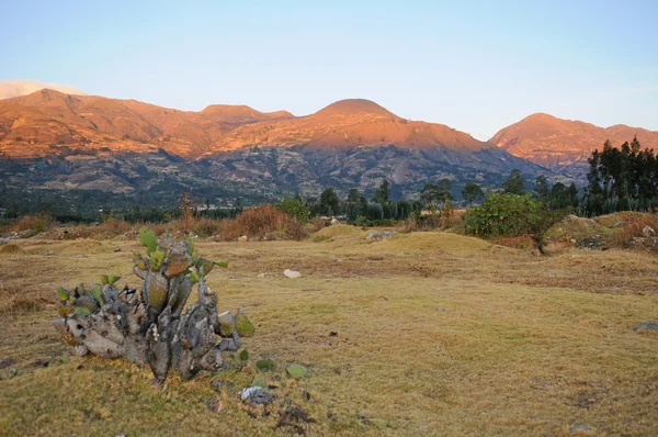 Bergketen in Peruaanse noordelijke andes — Stockfoto