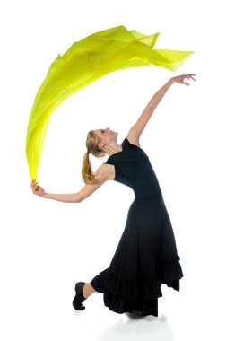 ipek kumaş sondaki ile dansçı
