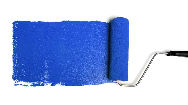 Rolo de pintura com tinta azul — Fotografia de Stock