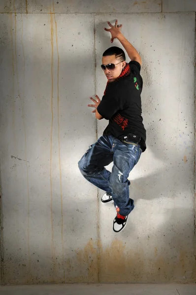 Hip Hop Jumping Against the Wall — Stock Photo, Image