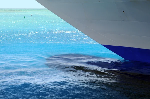 Kiel en romp van cruiseschip — Stockfoto