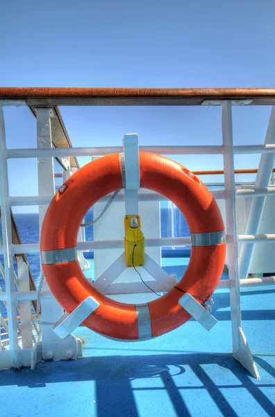 Anillo de vida en un barco — Foto de Stock