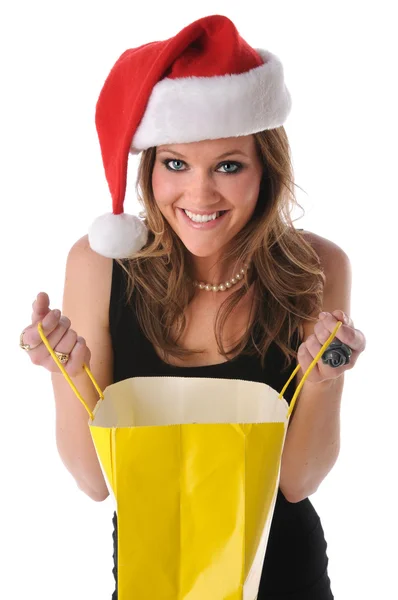 Mujer abriendo bolsa de compras — Foto de Stock