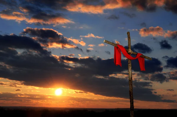 Cruz com túnica vermelha — Fotografia de Stock