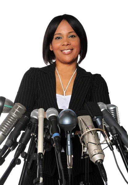 Mujer detrás de micrófonos — Foto de Stock