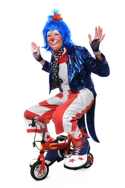 Clown chevauchant un vélo — Photo