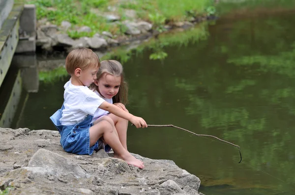 Bambini Pesca — Foto Stock