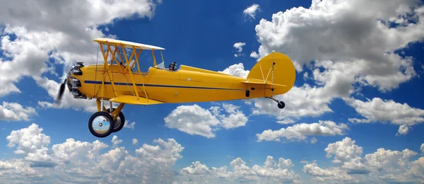 Vintage Biplane Over Clouds — Stock Photo, Image
