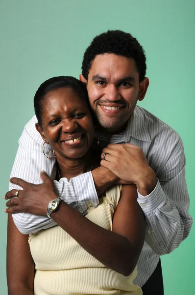 Madre e figlio abbracciare — Foto Stock