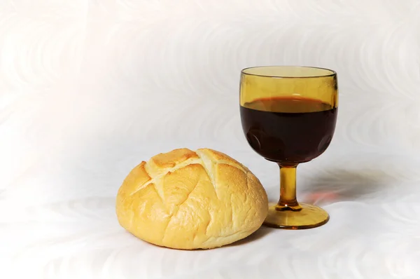 Communion Bread and Wine — Stock Photo, Image