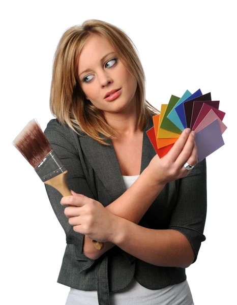 Fırça ve renk renk örnekleri olan kadın — Stok fotoğraf