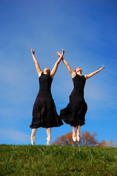 Bailarinas saltando — Foto de Stock