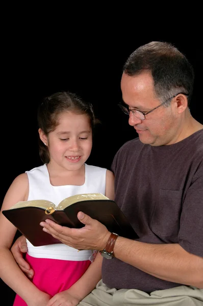 Pai e filha lendo — Fotografia de Stock