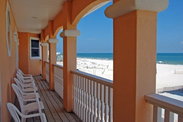 Balkon dom plaży — Zdjęcie stockowe