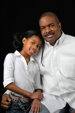 Baba ve kızı birbirine yakın