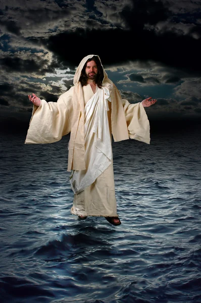 Jesús caminando sobre el agua — Foto de Stock