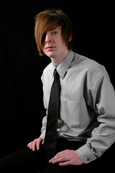 Подросток с галстуком — стоковое фото