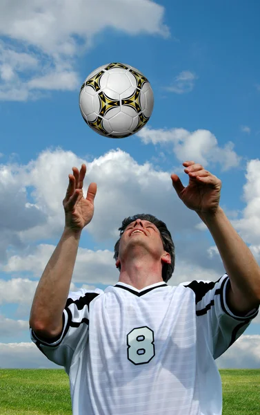 Fotbollsspelare och fotboll — Stockfoto