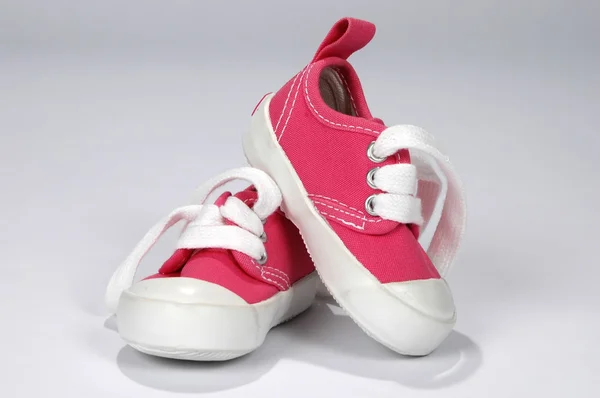 Chaussures bébé en rose chaud — Photo