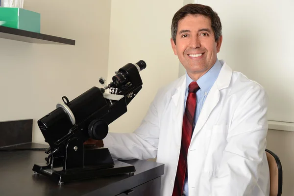 Hispanic Researcher Using Microscope — Stock Photo, Image