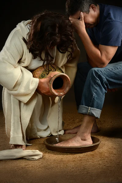 Jesus lavando os pés do homem — Fotografia de Stock