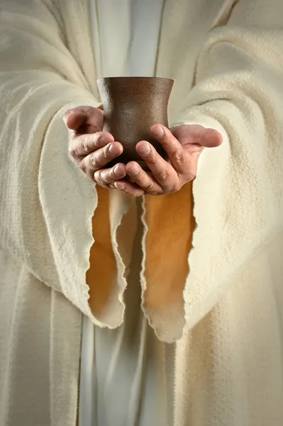 Jesushände mit Becher — Stockfoto