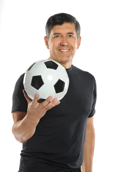 Älterer hispanischer Mann mit Fußballball — Stockfoto