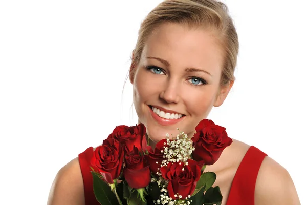 Retrato de mulher jovem com buquê de rosas — Fotografia de Stock