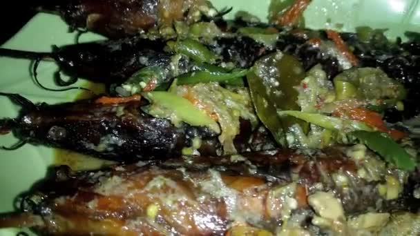 Close Footage Mangut Catfish Indonesia Mangut Lele One Traditional Food — Stockvideo